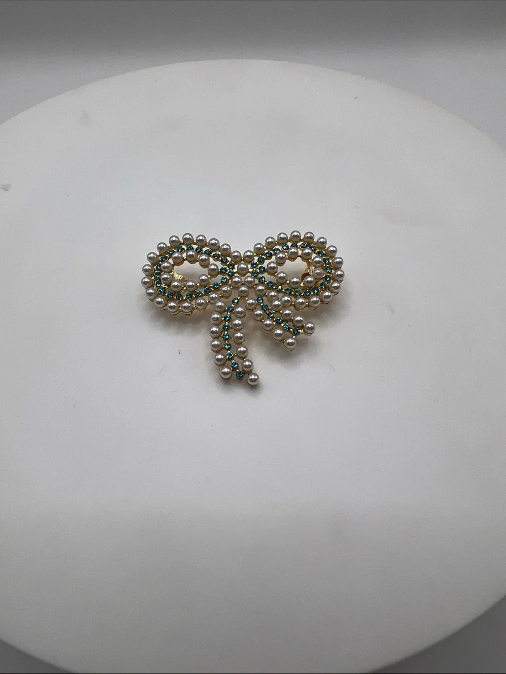 618. Pearl and Teal Bow Brooch